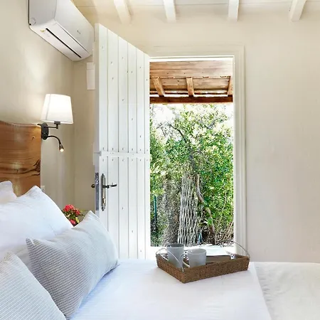 Skiathos Ira فيلة *